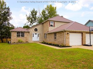 97 Ralph Dr, Hurricane, WV 25526