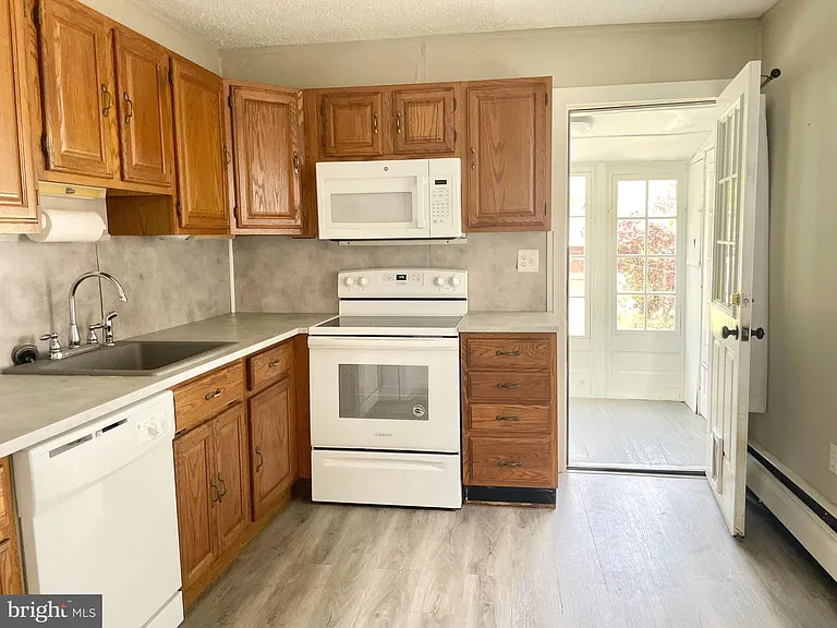 218 Green St — Photo 10
