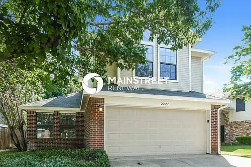 2227 Turf Club Dr Photo 1