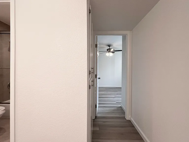 134 S Western Ave #10 — Photo 22