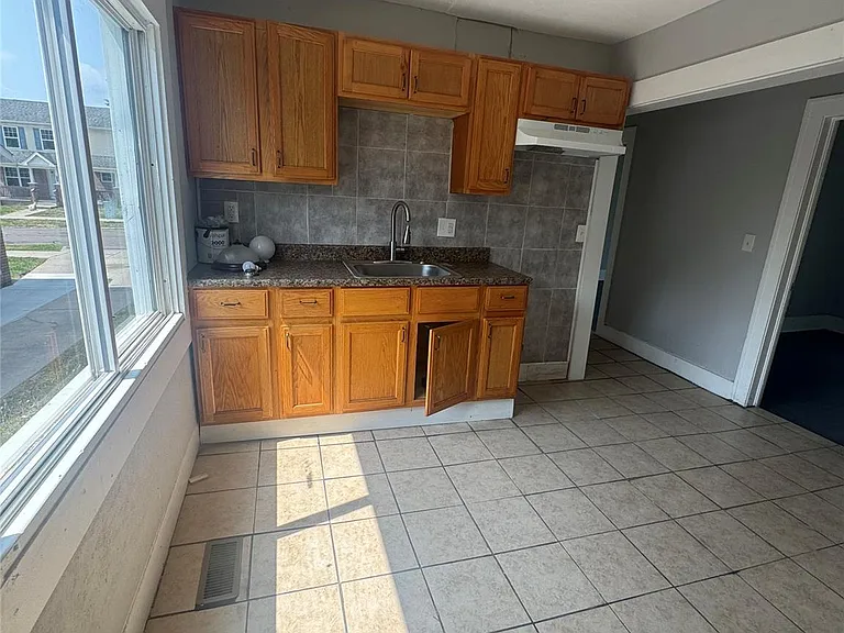 2176 Springle St — Photo 7