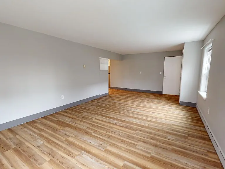 503 N Riverview Dr #4 — Photo 3