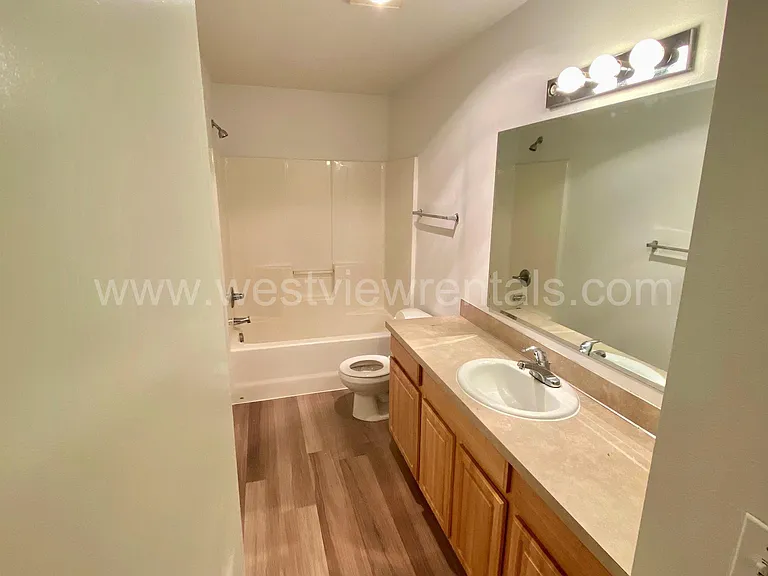 524 32nd St #102 — Photo 9