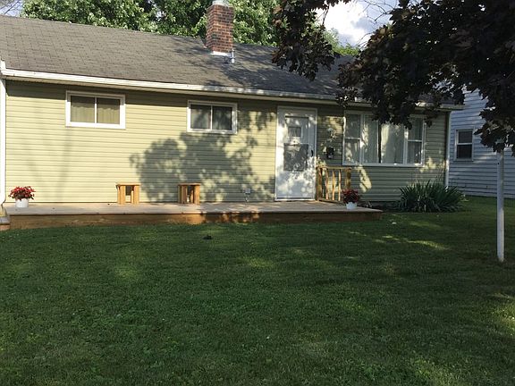 3rd image of 754 Blaine Ave