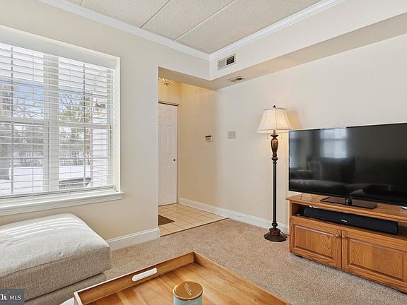 5th image of 322 Fountain Farm Ln