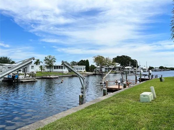 351 Mount Isle Ave NE #403, Saint Petersburg, FL 33702