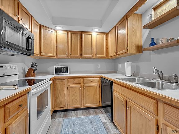 5th image of 158 Olde Stone Ln