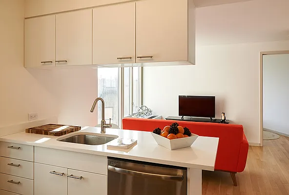 Rented by Perry Associates NYC Inc | media 22