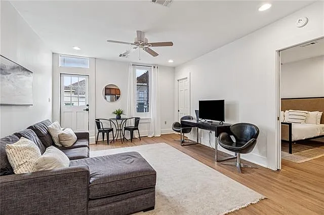 3918 Baronne St #202 — Photo 3