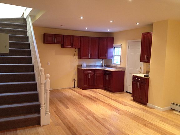 5th image of 276 Ashford St
