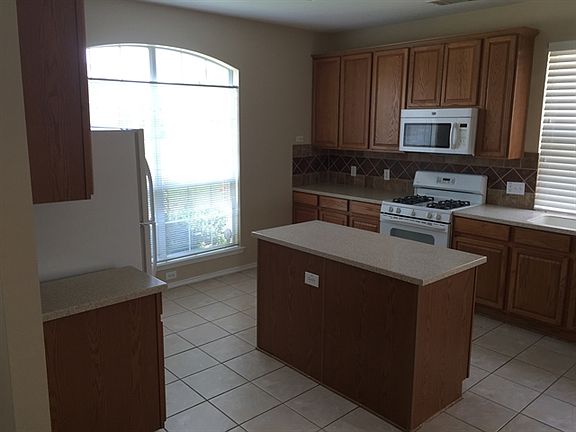 4th image of 712 Vallejo Dr