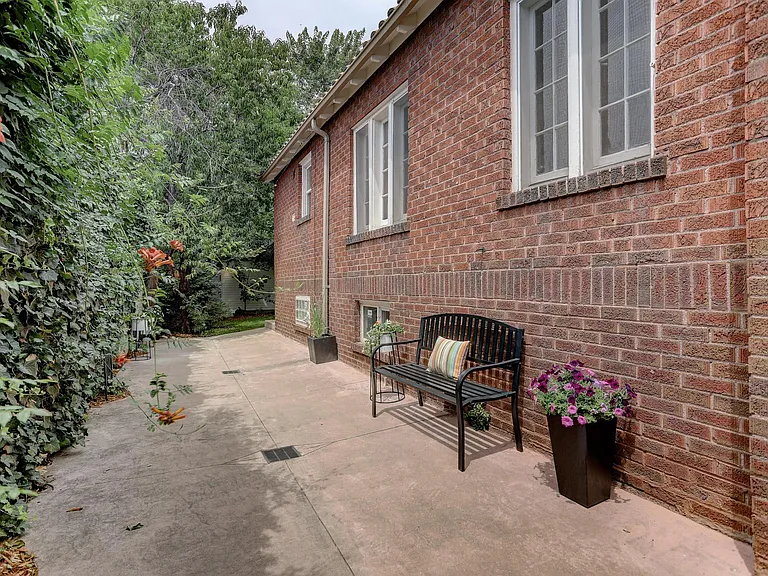 Private Courtyard