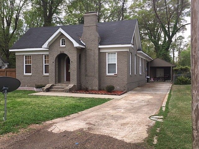 2nd image of 205 Beatrice St