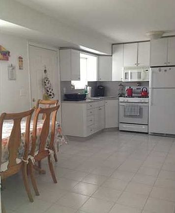 5th image of 590 Travis Ave
