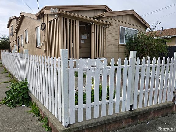 3rd image of 2432 Pine Ave