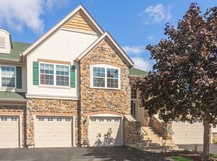 386 Bay Tree Cir, Vernon Hills, IL 60061