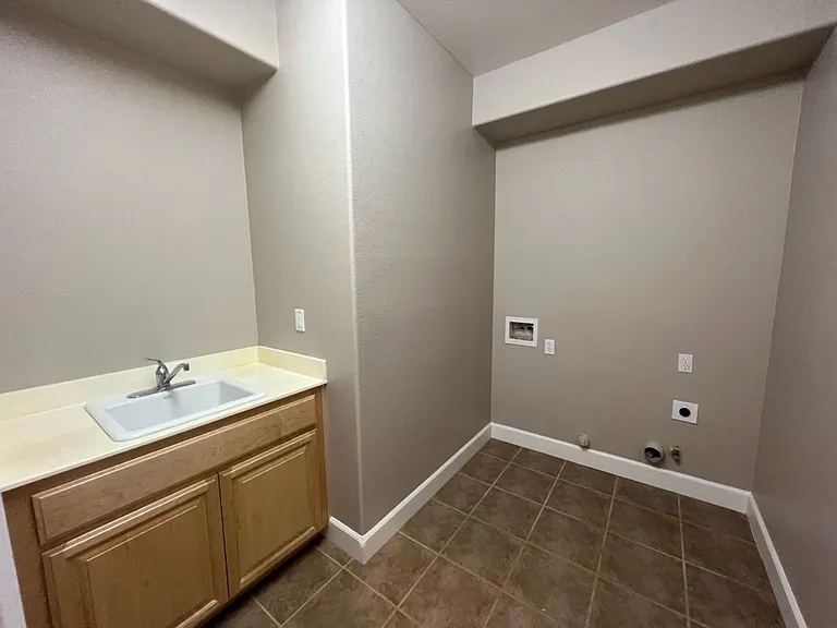 1506 Azalea Dr — Photo 16