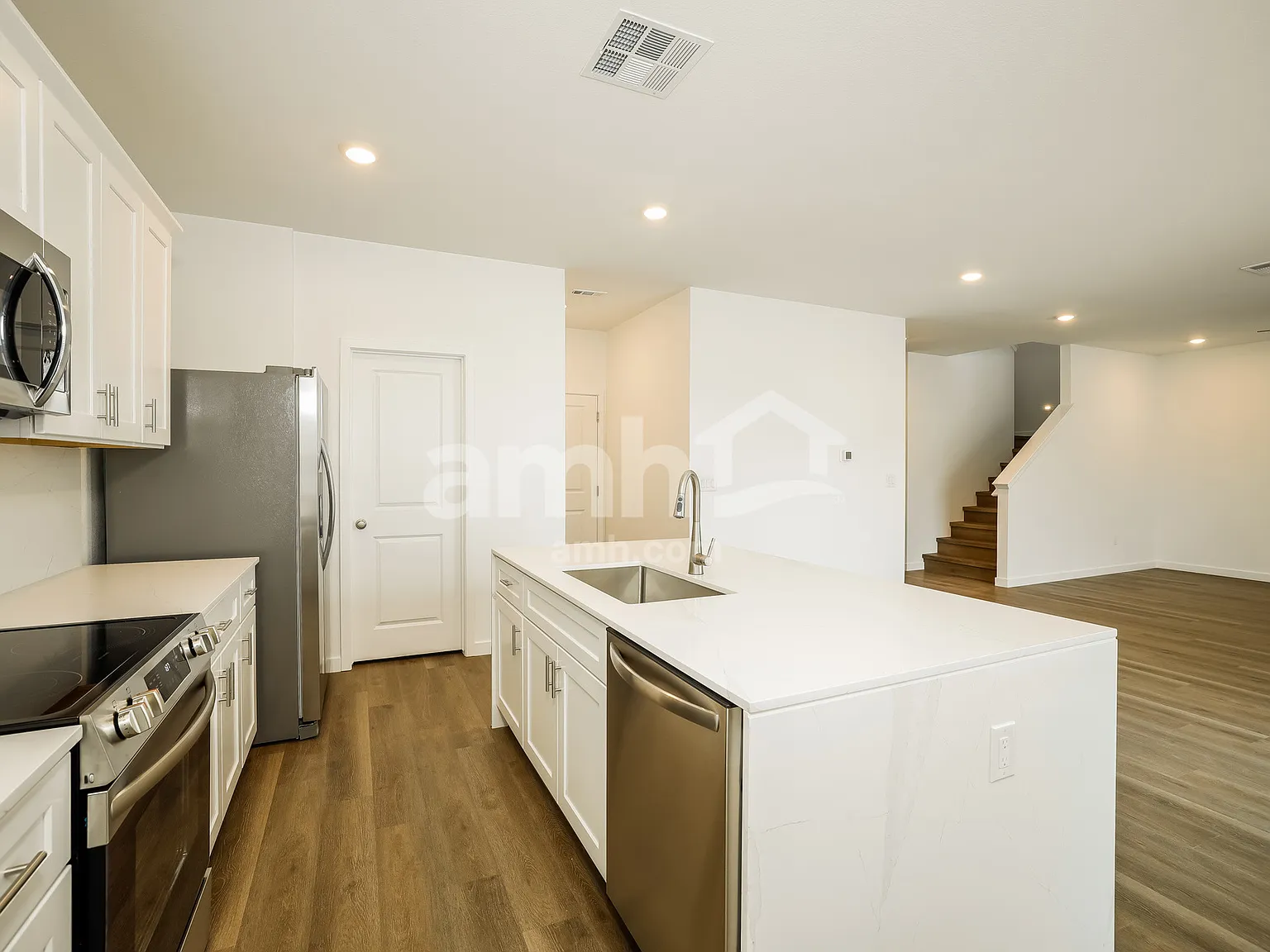 5 bed, 3.0 bath, 2573 sqft, $3,460 — Photo 3