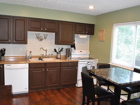 5th image of 130 Breckenridge Dr