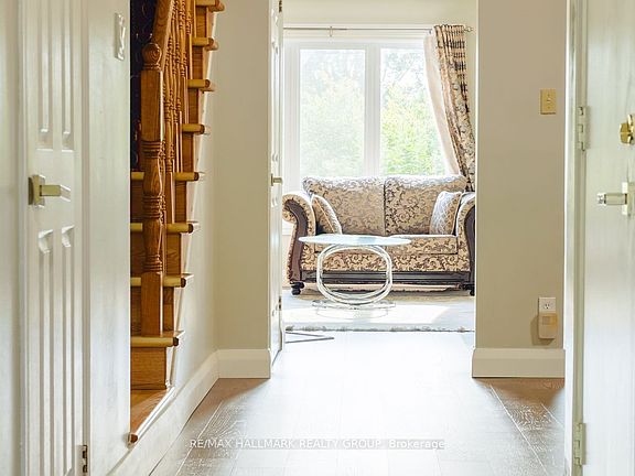2nd image of 44 Winnegreen Ct
