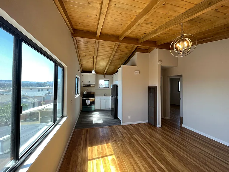 533 2nd Ln — Photo 3