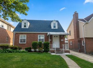 7938 209th St #2, Oakland Gardens, NY 11364