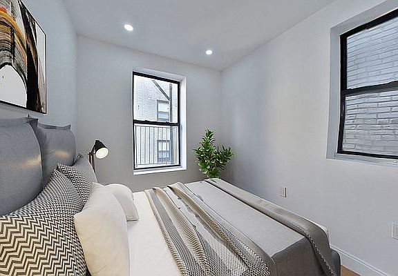 4th image of 15A W 64th St #5D