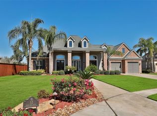 53 Rose Bay Ct, Lake Jackson, TX 77566