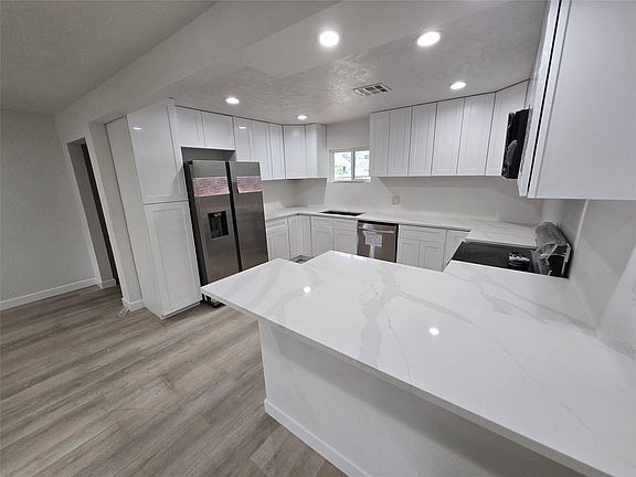 3rd image of 10470 Alcott Dr