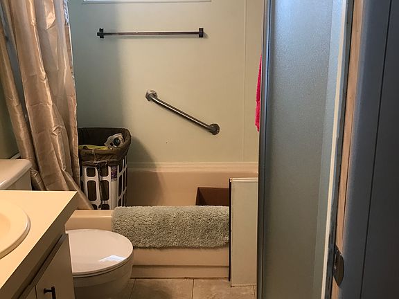 4th image of 34 Nyborg Ave