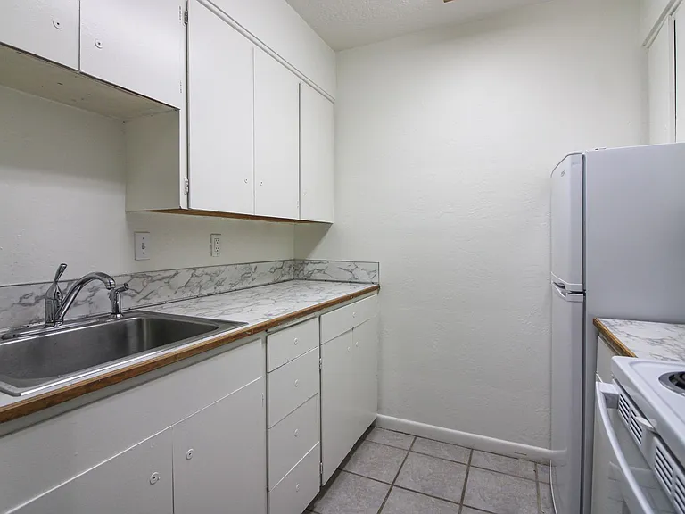 1136 Fairmount Ave S — Photo 12