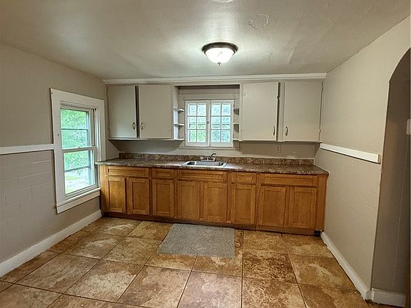 5th image of 180 Norran Dr