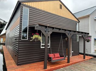 34326 Johnsons Landing Rd #B8, Scappoose, OR 97056