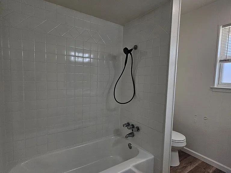 2420 Louise St — Photo 38
