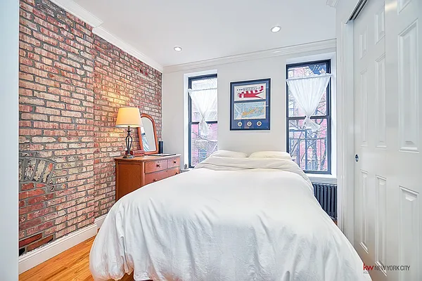 Rented by Keller Williams NYC | media 23
