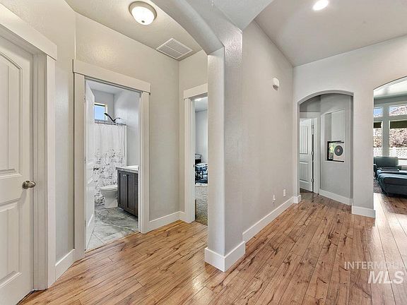 5th image of 1528 W Arch Rock St