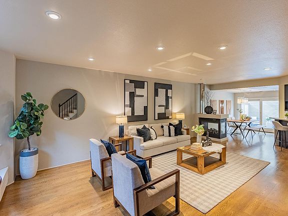 4th image of 978 La Mesa Ter Unit E