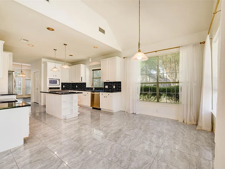 8803 Memorial Creek Dr — Photo 21
