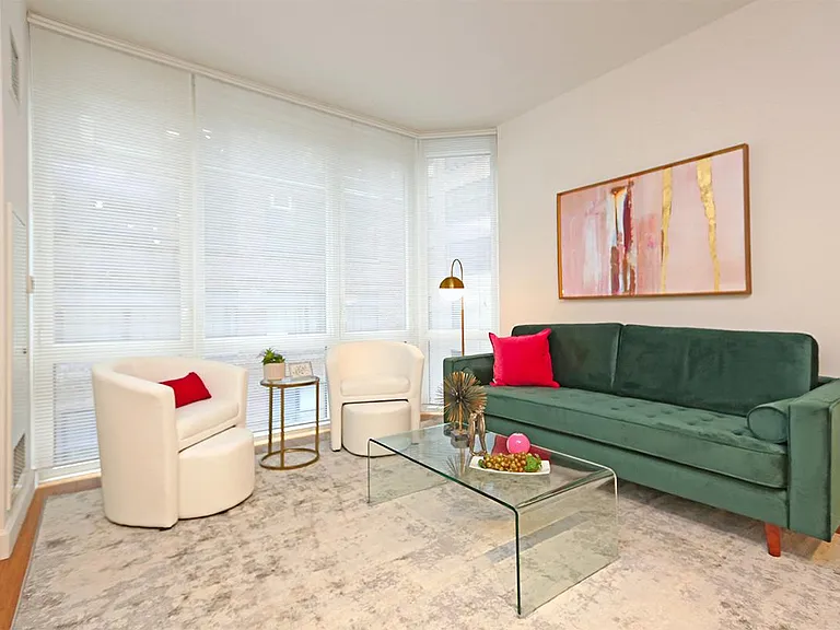 330 W 39th St #3A — Photo 1