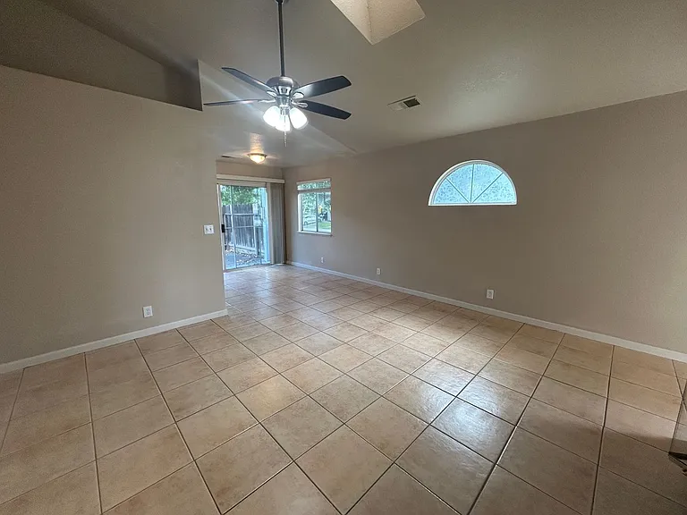 2924 Merle Ave — Photo 6