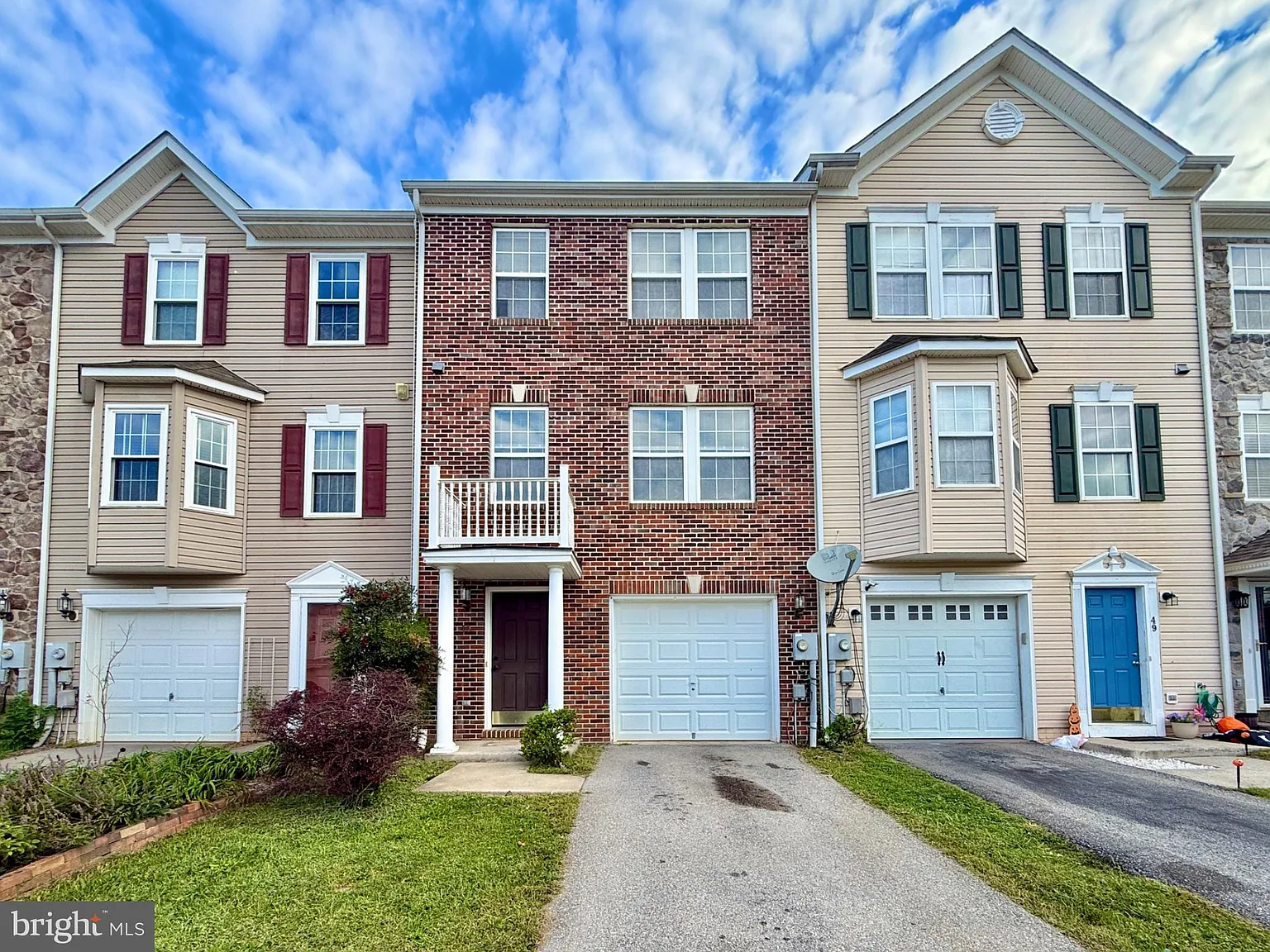 3 bed, 2.5 bath, 1920 sqft, $1,880 — Photo 1