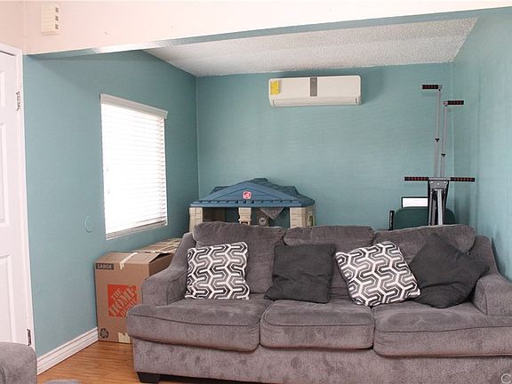 3rd image of 4871 E 61st St