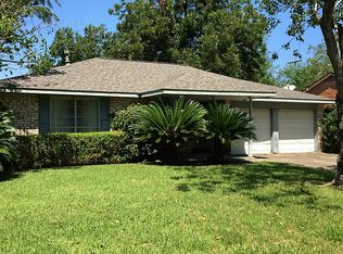 210 Stratmore Dr, Friendswood, TX 77546