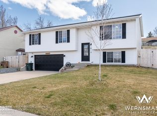 6406 Robin Dr, Gillette, WY 82718