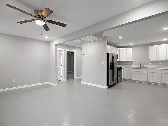3rd image of 3237 Marlborough Ave Unit B