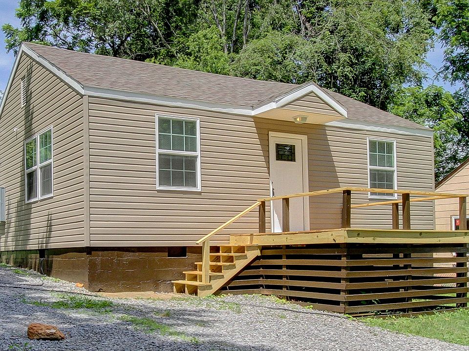 1st image of 8 Chestnut Dr