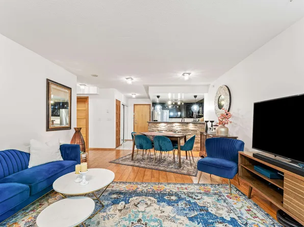 1328 W Pender St #306, Vancouver, BC V6E 4S9
