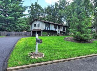 48 Dawn Ln, Airmont, NY