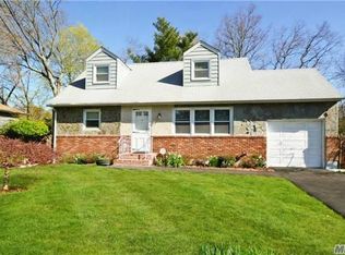 7 Leigh St, Huntington, NY 11743