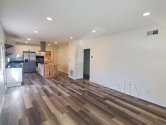 4th image of 309 Dickson St